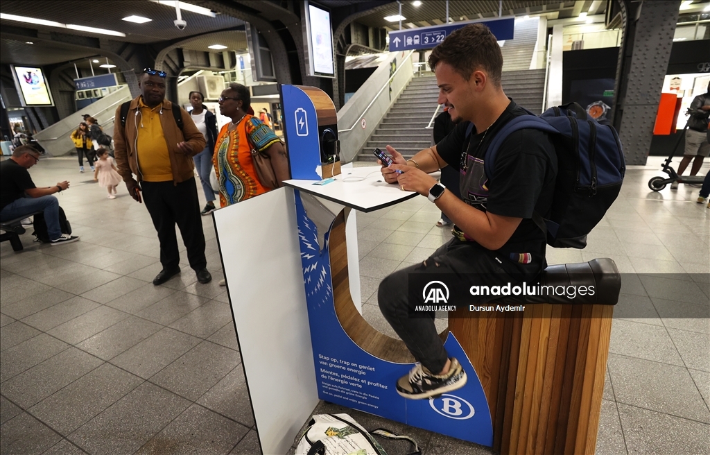 Na željezničkoj stanici u Briselu pedalanjem može se napuniti mobilni telefon