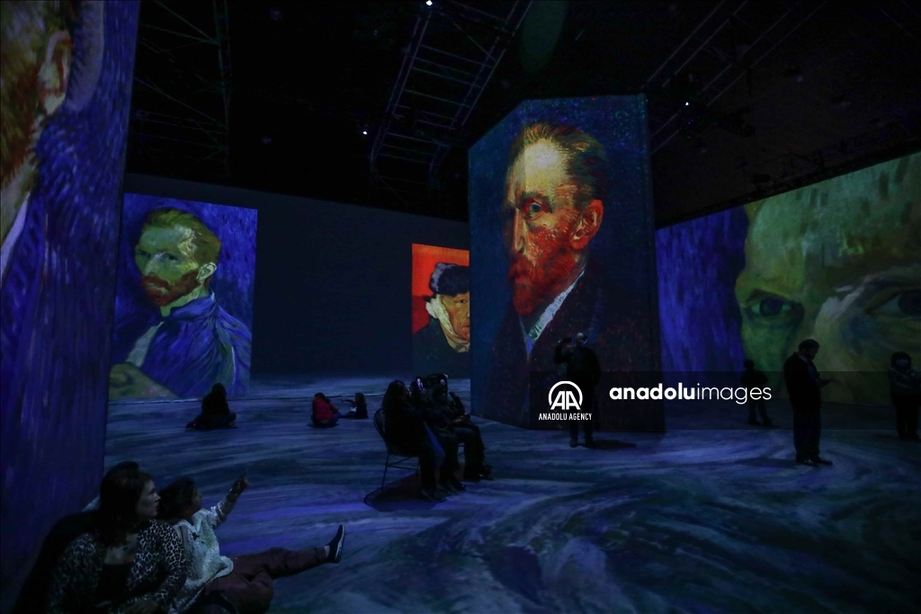 La experiencia inmersiva 'Beyond Van Gogh' se expone y se siente en Bogotá 1