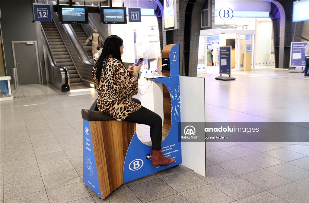 Na željezničkoj stanici u Briselu pedalanjem može se napuniti mobilni telefon 