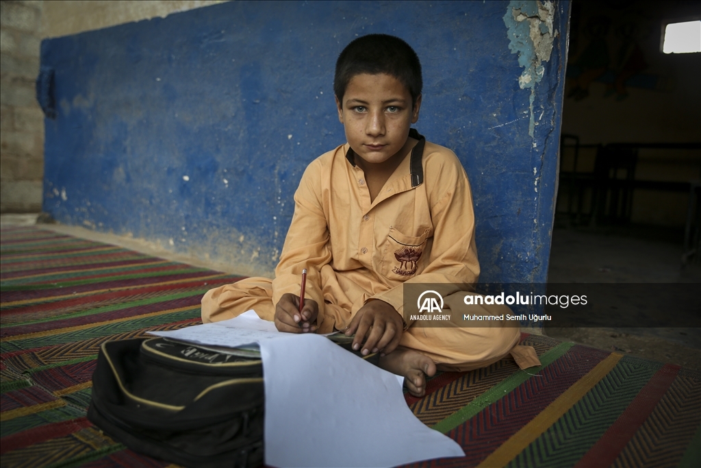 اکثر کودکان پناهنده افغان در پاکستان آموزش نمی‌بینند  