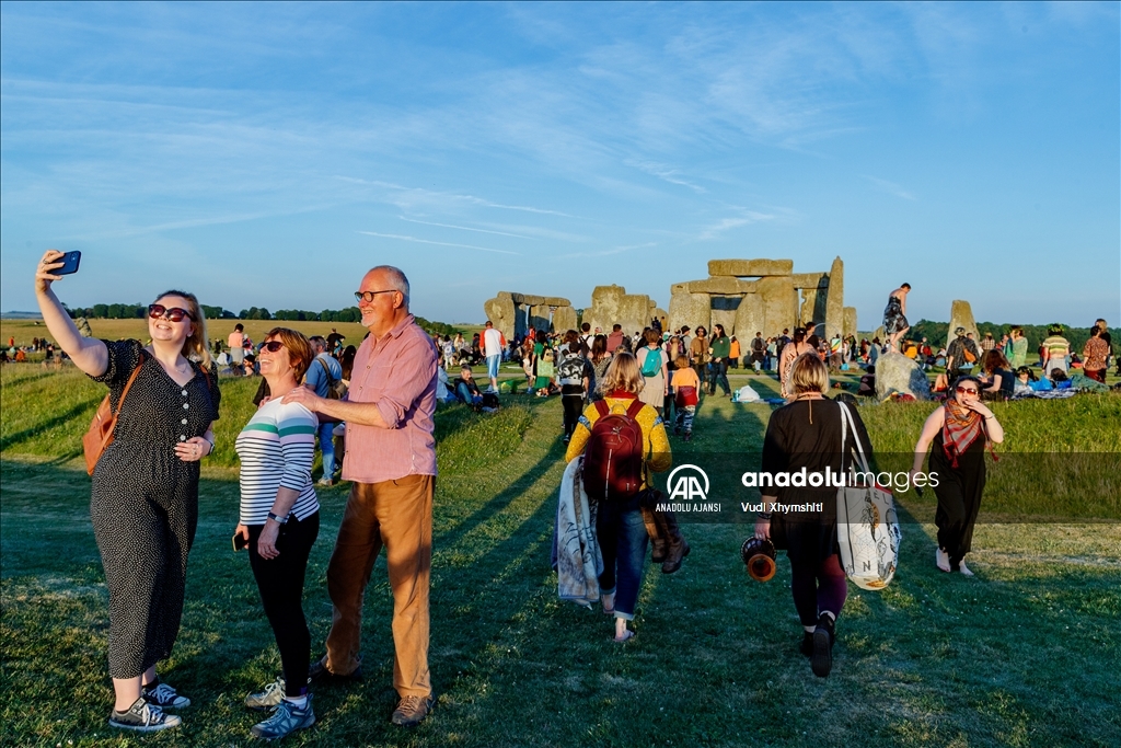 Stonehenge'de yaz gün dönümü