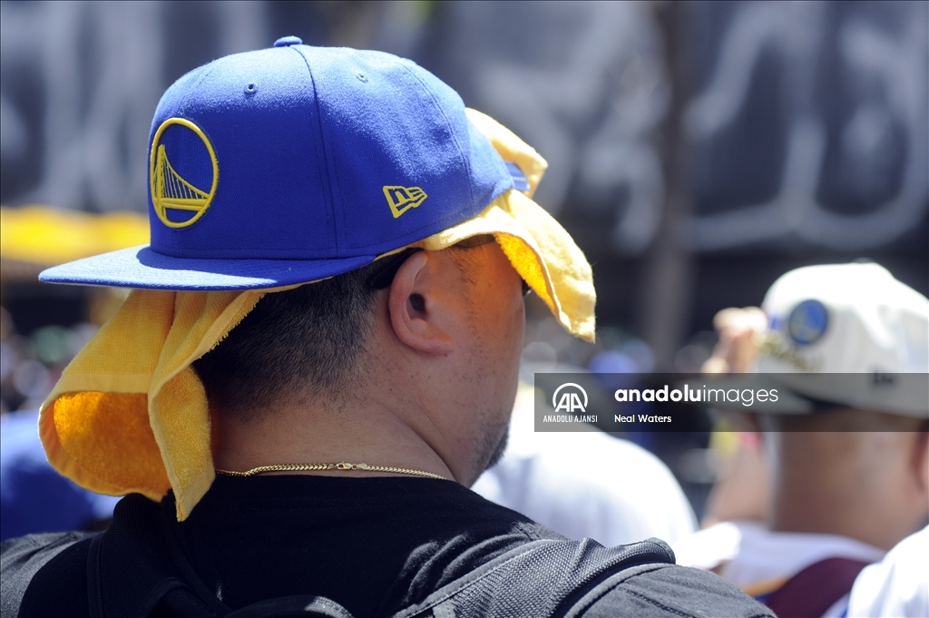Golden State Warriors şampiyonluğu geçit töreniyle kutladı