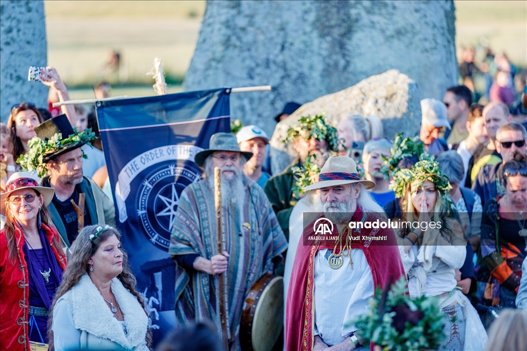 Stonehenge'de yaz gün dönümü