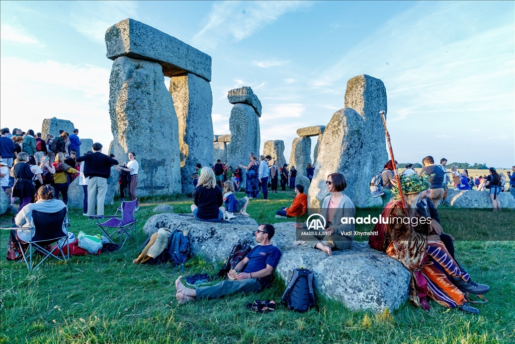 Stonehenge'de yaz gün dönümü