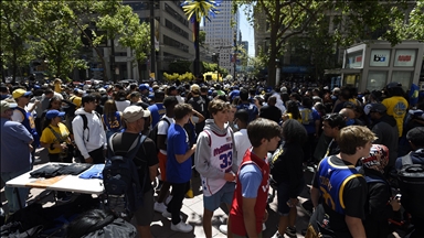 Golden State Warriors şampiyonluğu geçit töreniyle kutladı