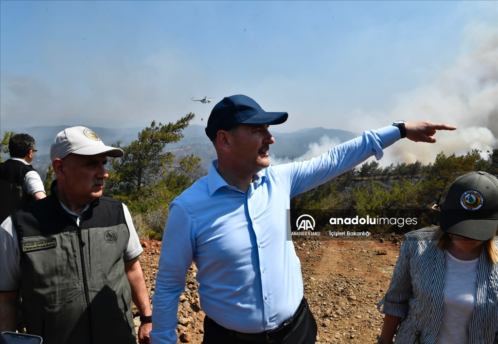 Marmaris'teki orman yangınına havadan ve karadan müdahale ediliyor
