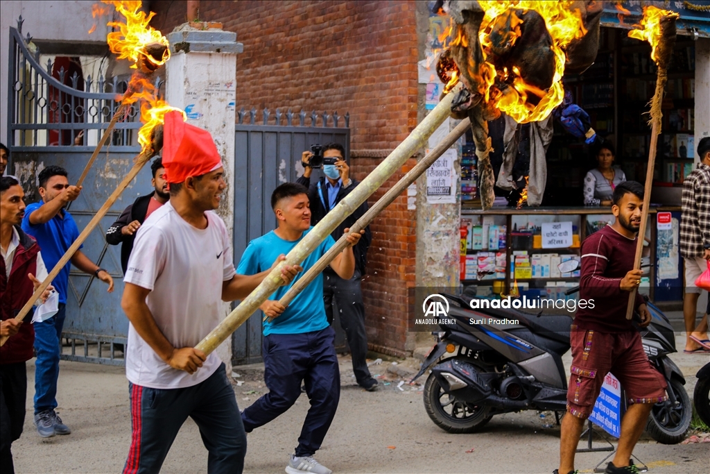 Protes menolak kenaikan harga produk minyak bumi di Nepal
