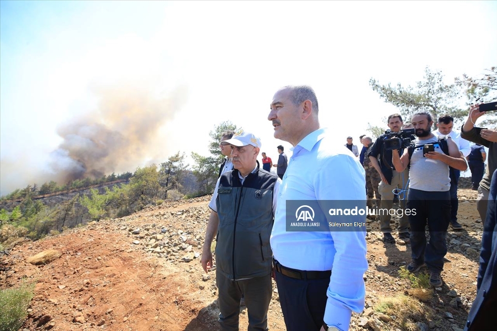 Marmaris'teki orman yangınına havadan ve karadan müdahale ediliyor