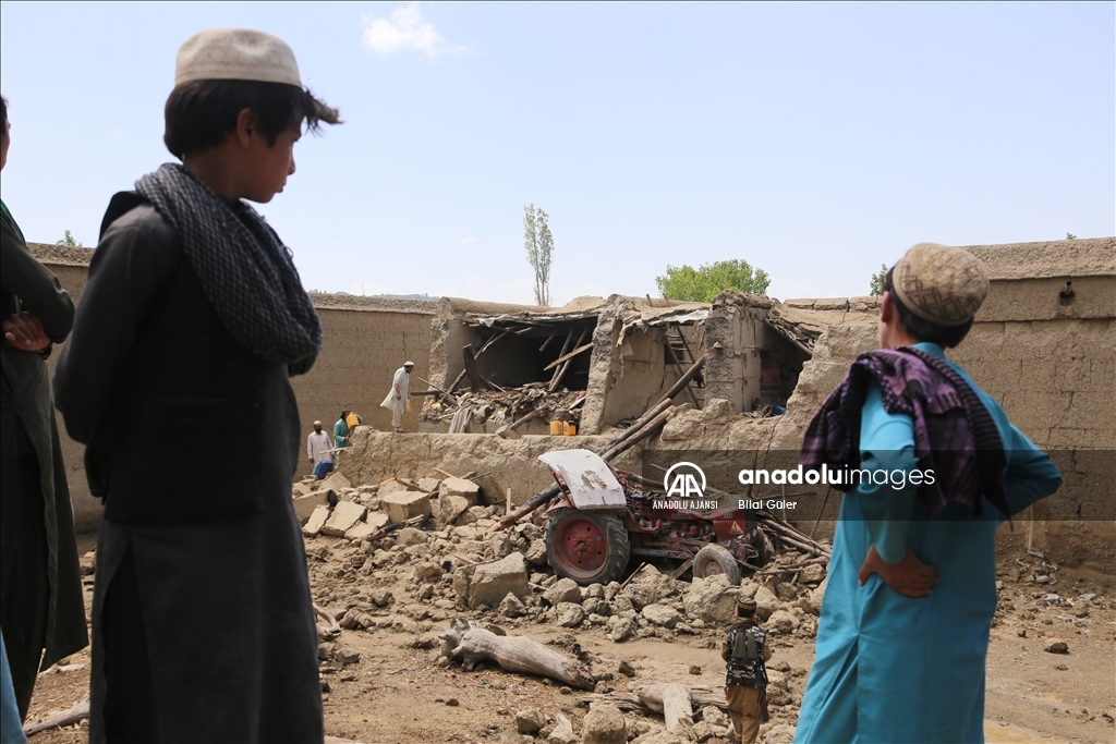 Afganistan'daki depremde yüzlerce ev yıkıldı