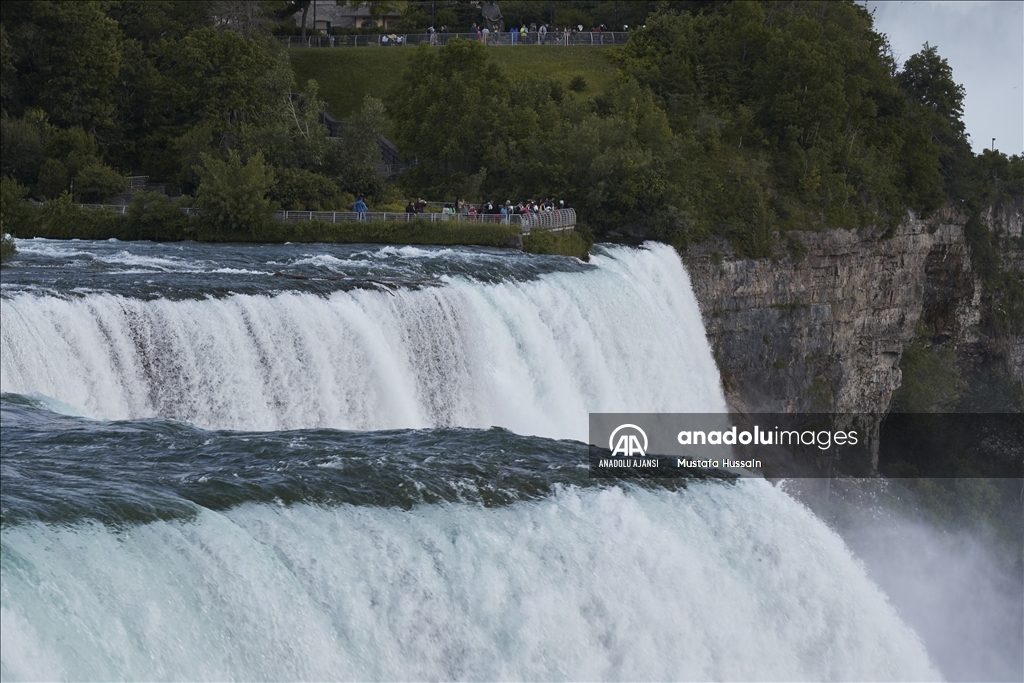 Niagara Şelaleleri Eyalet Parkı ziyaretçilerini ağırlıyor