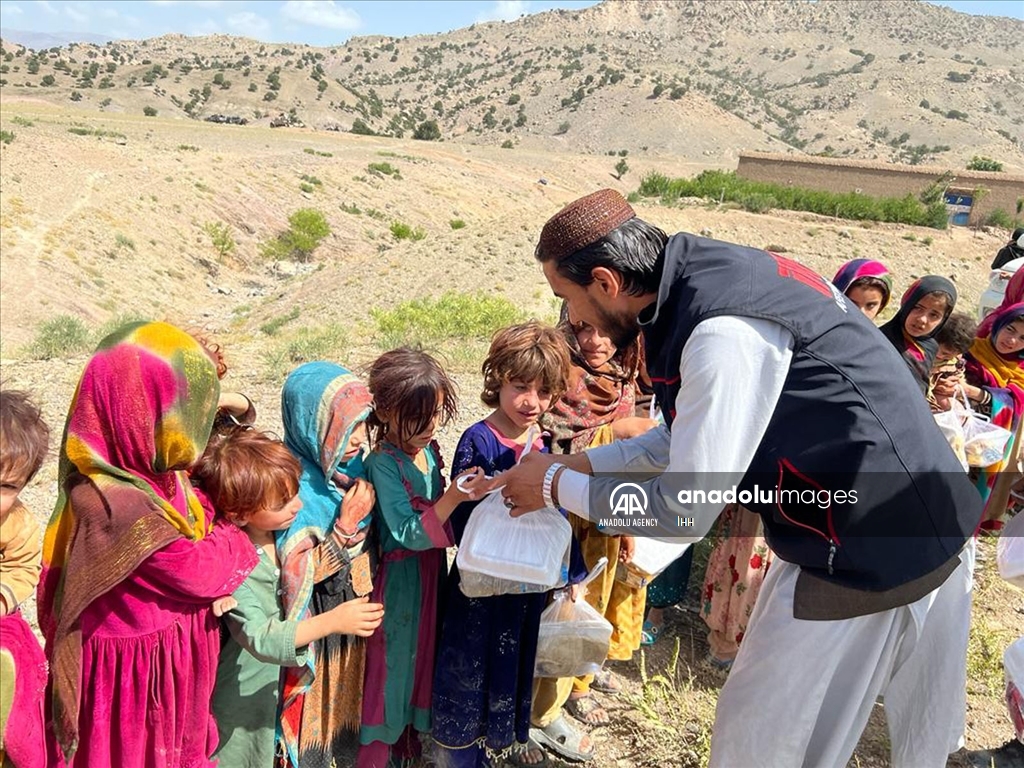 ترکیه میان زلزله‌زدگان افغانستان کمک‌های بشردوستانه توزیع کرد 