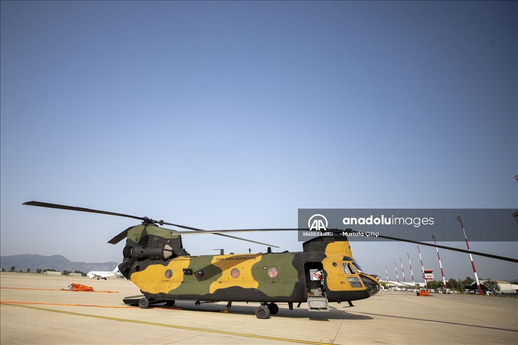 Marmaris'te yangında 10 tona kadar su atabilen CH-47 Chinook tipi helikopter görüntülendi