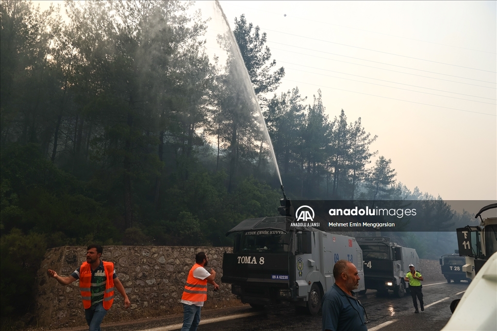 Marmaris'teki yangının katı atık depolama tesisine sıçramaması için koridor açıldı