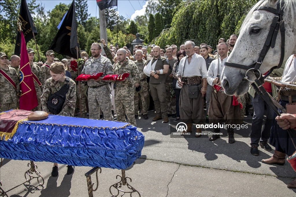 Ülkenin doğusundaki çatışmada hayatını kaybeden Ukraynalı komutan Oleg Kutsin Kiev'de defnedildi