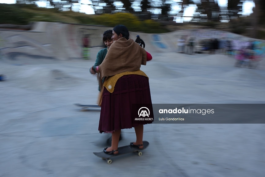 Imilla Skate, un colectivo de mujeres patinadoras en Bolivia