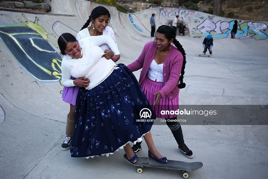 Imilla Skate, un colectivo de mujeres patinadoras en Bolivia