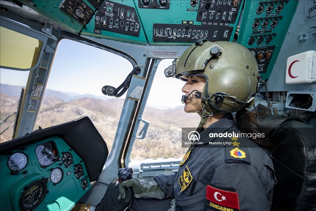 Jandarmanın kadın pilotu orman yangınında da başarıyla görev yapıyor