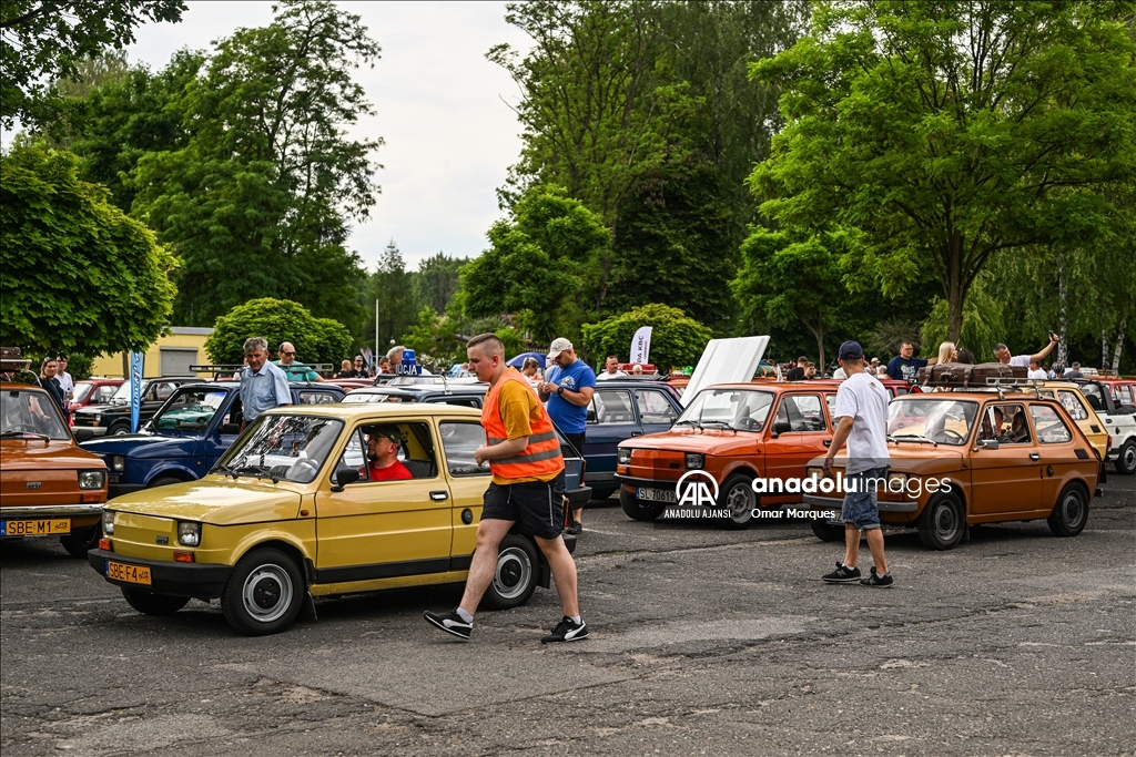 Polonya'da 'Fiat 126' sahipleri rekor kırmak üzere bir araya geldi