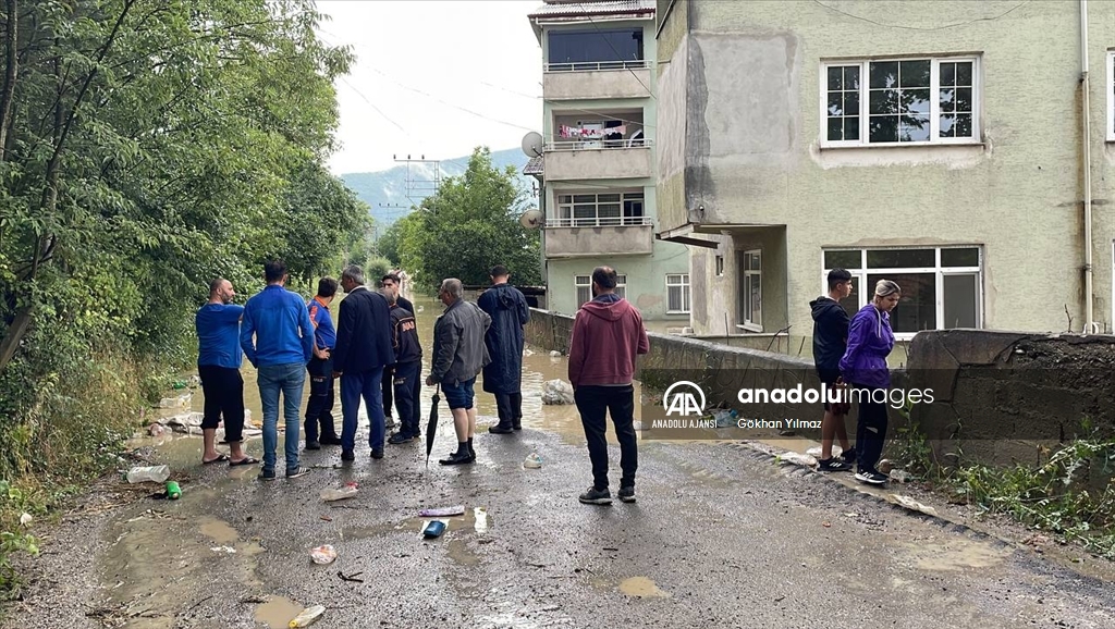 Zonguldak'ta sağanak nedeniyle Gaziler Deresi taştı