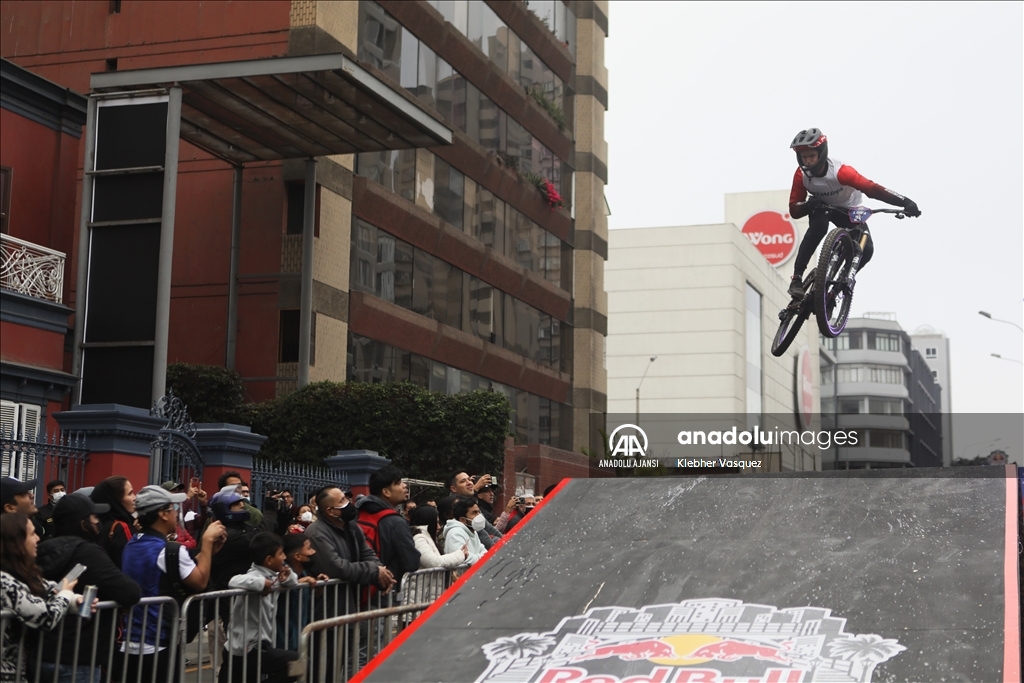 Peru'da "Red Bull Miraflores Cerro Abajo" bisiklet yarışı
