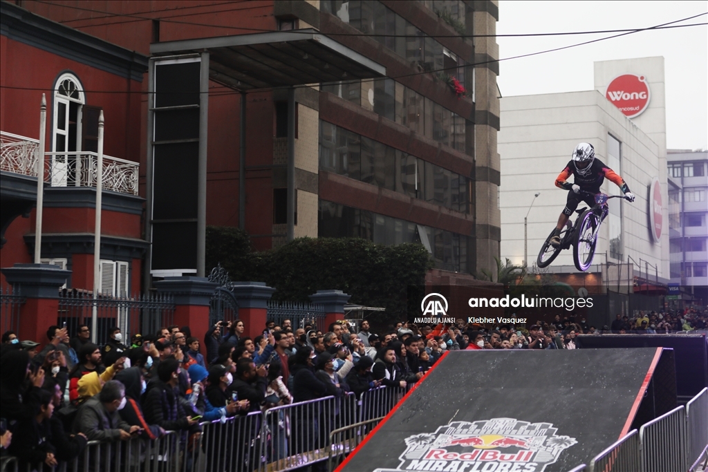 Peru'da "Red Bull Miraflores Cerro Abajo" bisiklet yarışı