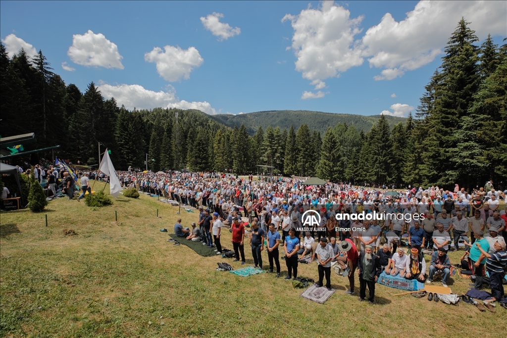 Bosna Hersek'teki 512. Ayvaz Dede Şenlikleri binlerce kişinin kıldığı öğle namazıyla sona erdi