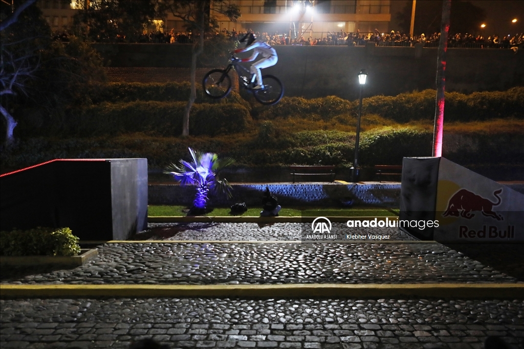 Peru'da "Red Bull Miraflores Cerro Abajo" bisiklet yarışı