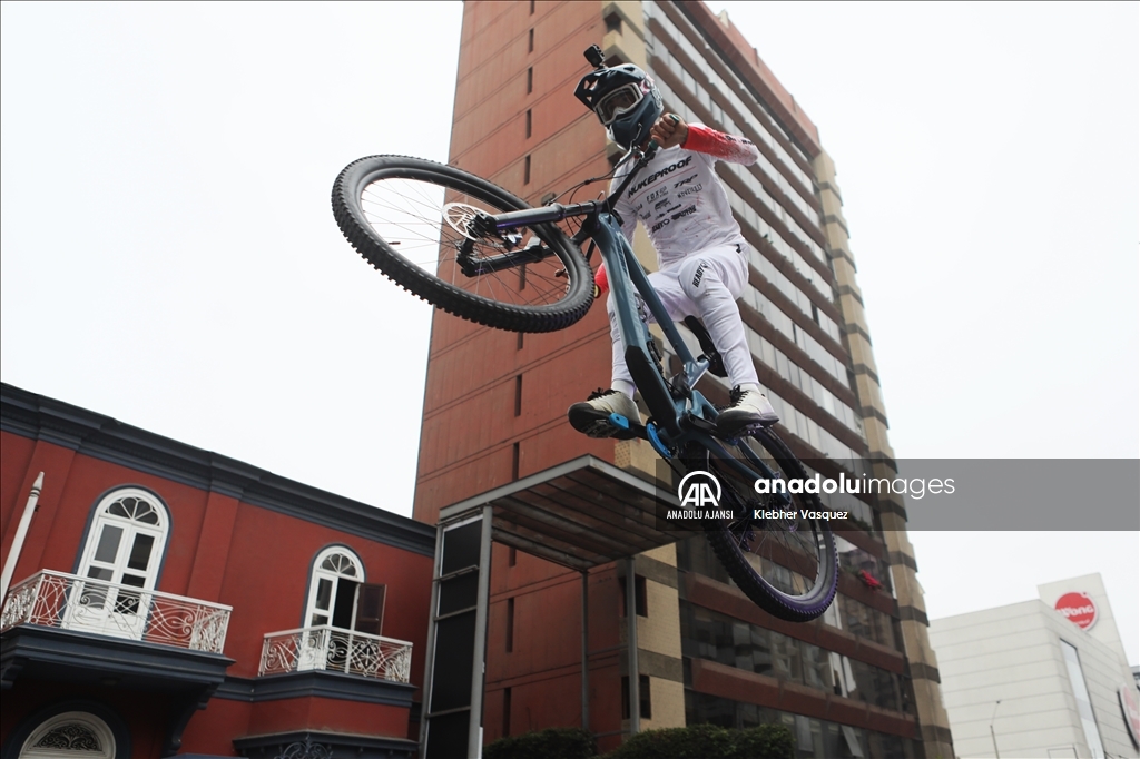 Peru'da "Red Bull Miraflores Cerro Abajo" bisiklet yarışı