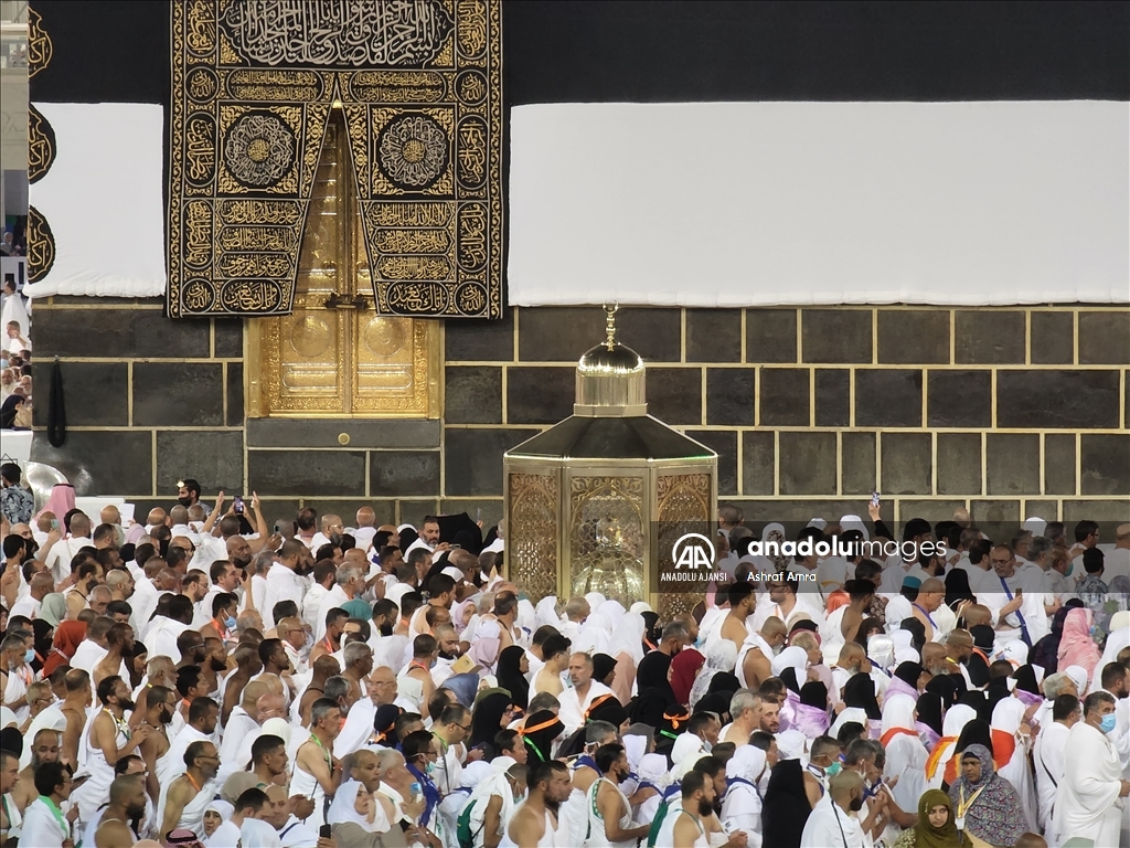 Mekke'ye ulaşan hacı adayları, ibadetlerini sürdürüyor