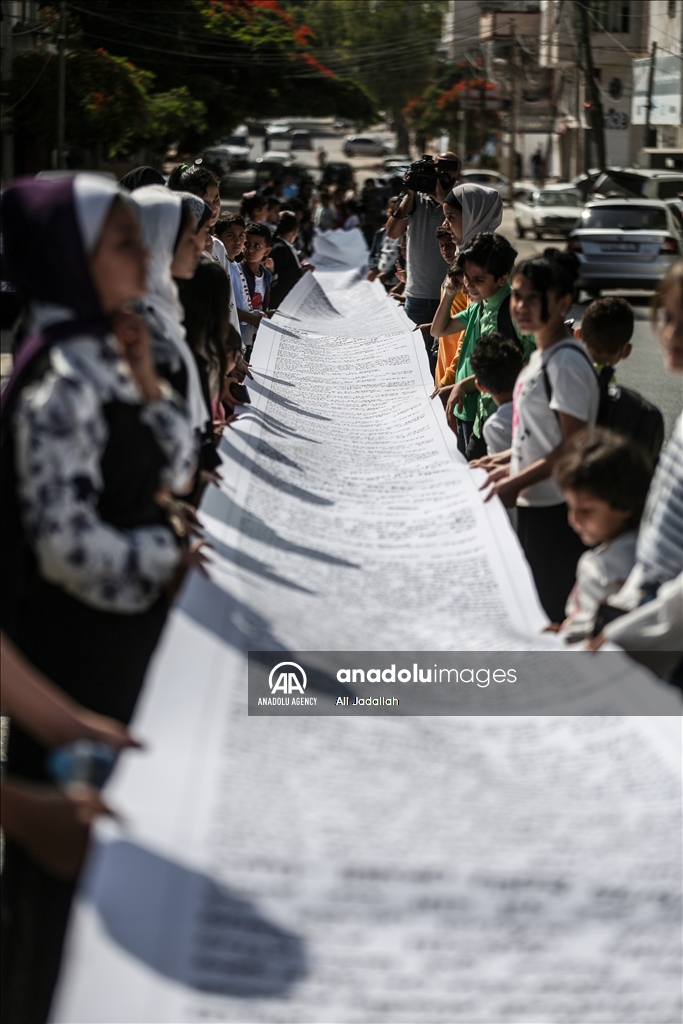 غزة.. تسليم رسالة لـ"الصليب الأحمر" بطول 100 متر حول معاناة الأسرى