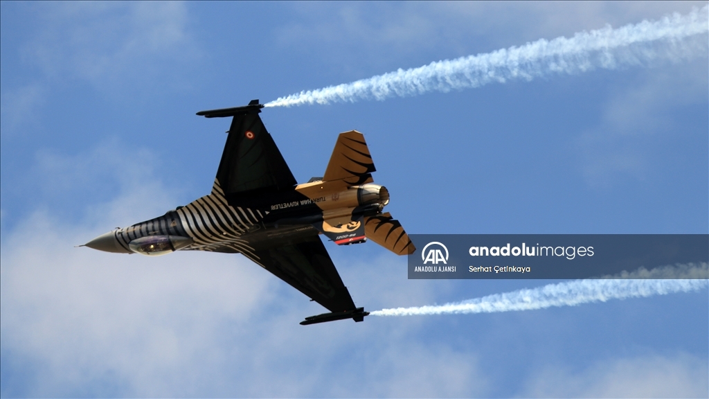 SOLOTÜRK, Uluslararası Anadolu Kartalı-2022 Eğitimi'nde gösteri uçuşu yaptı