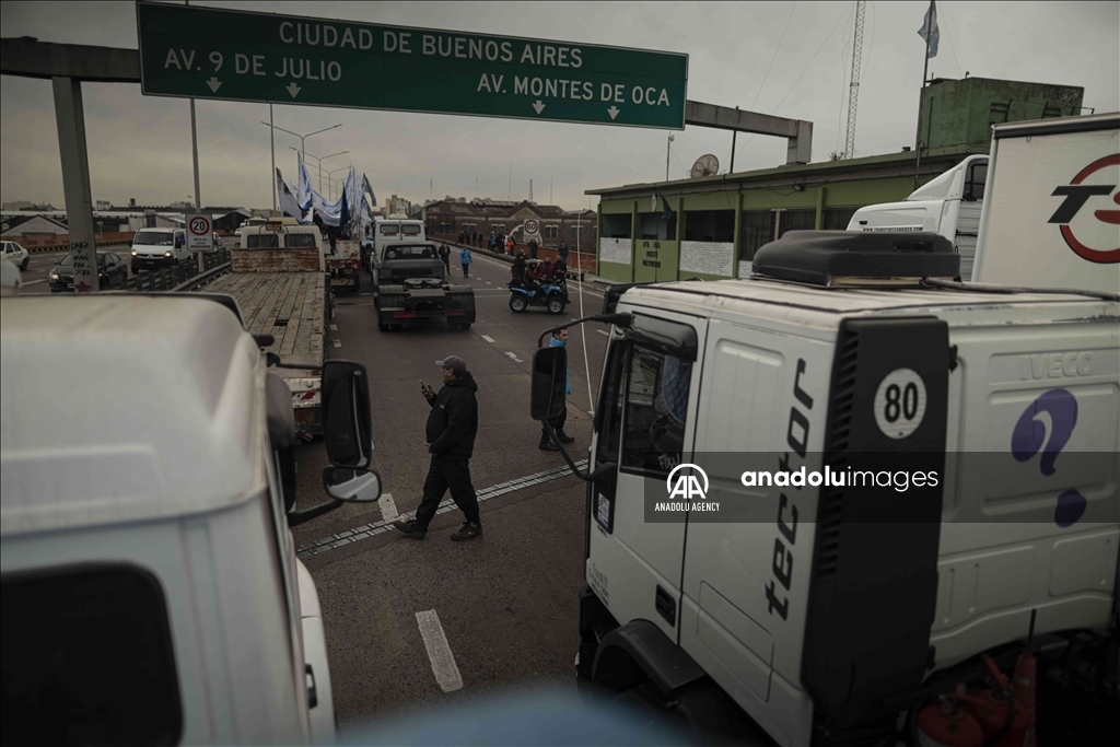 Camioneros protestan por la escasez de combustible en Argentina 4