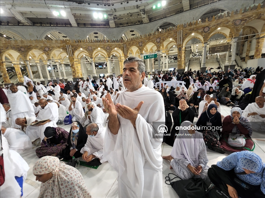 Mekke'ye ulaşan hacı adayları, ibadetlerini sürdürüyor