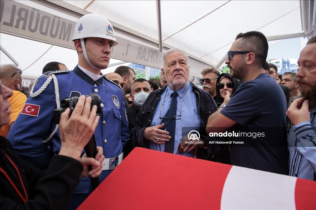 Usta oyuncu Cüneyt Arkın son yolculuğuna uğurlandı