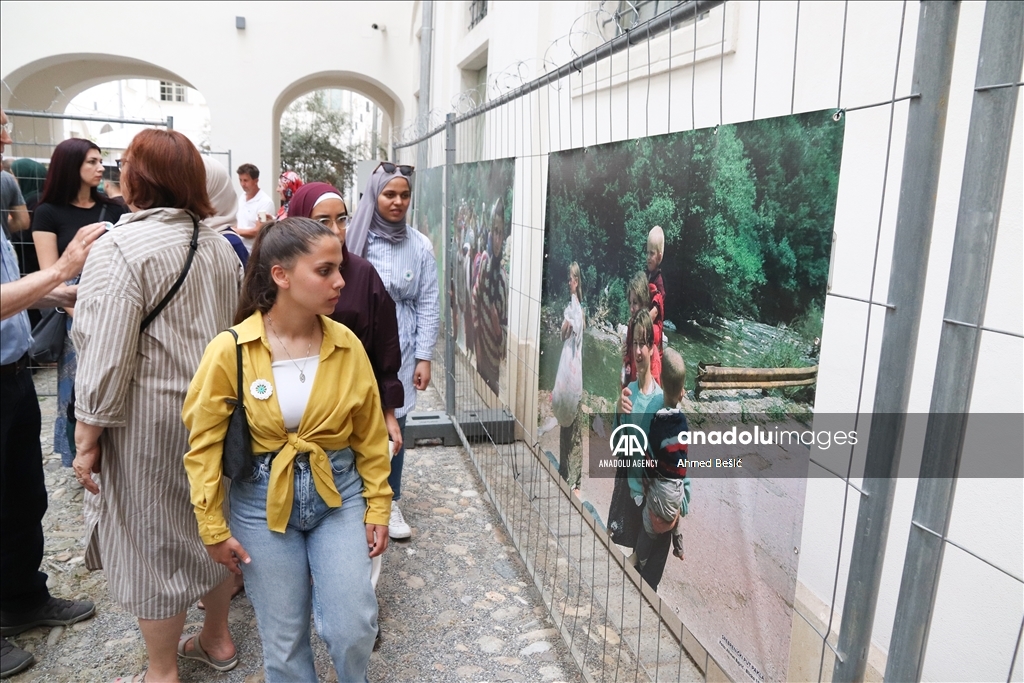 Otvorena izložba „Srebrenički put pakla“ u austrijskom Grazu