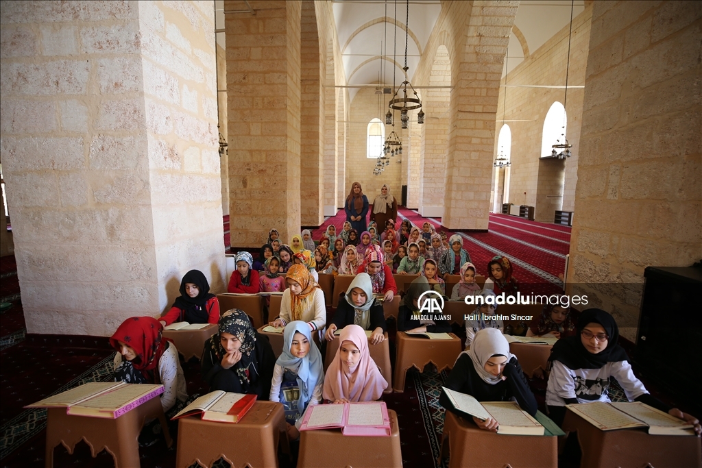 Güneydoğu'da ecdat yadigarı camiler çocuk sesleriyle şenlendi