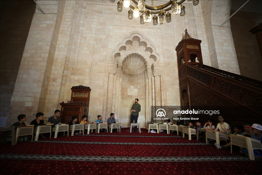 Güneydoğu'da ecdat yadigarı camiler çocuk sesleriyle şenlendi