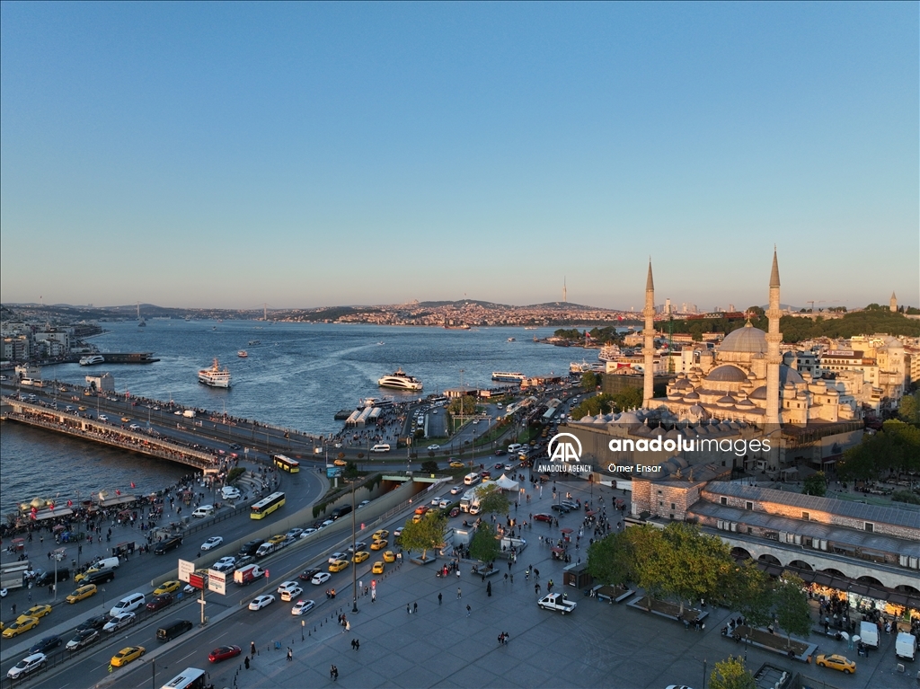 جسر غلاطة.. معبر السياح لتاريخ إسطنبول 