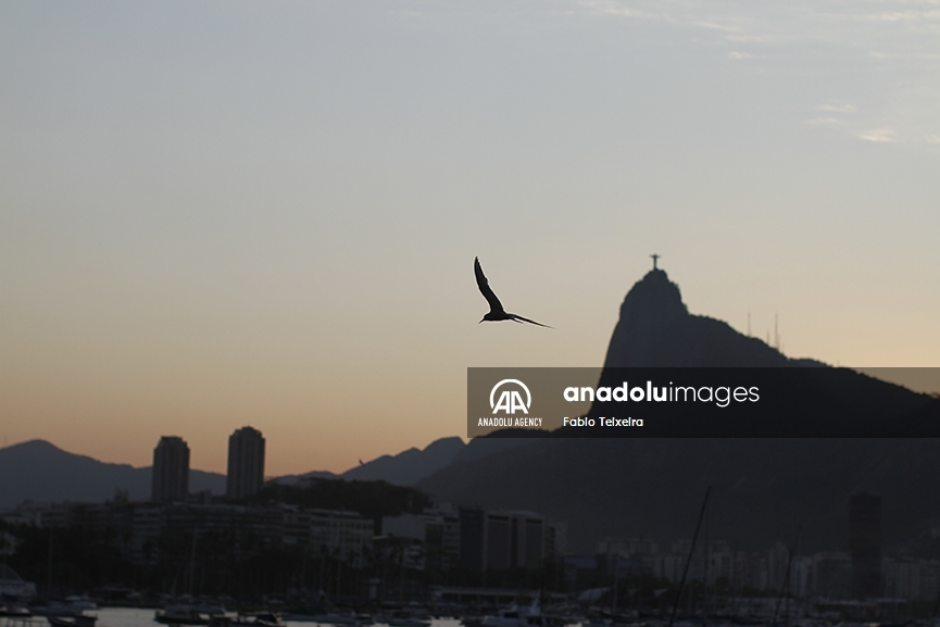Peculiar amanecer de invierno en Río de Janeiro