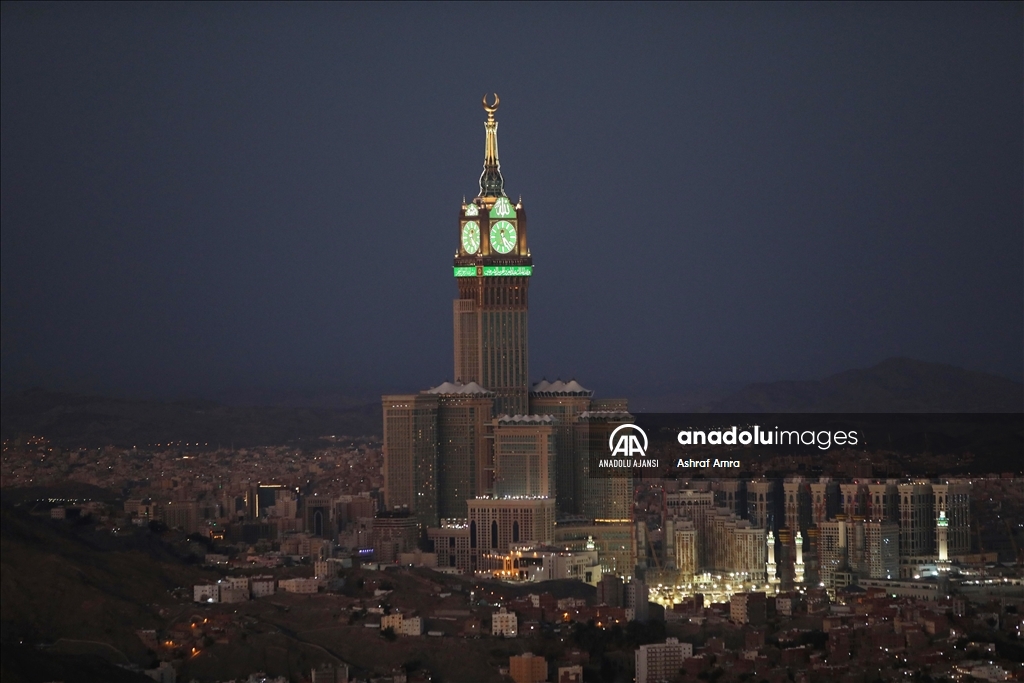 Dünyanın en yüksek 3. yapısı: Mekke'deki Kraliyet Saat Kulesi