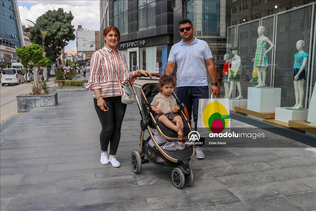 دهها هزار ایرانی امسال به شهر وان ترکیه سفر کردند