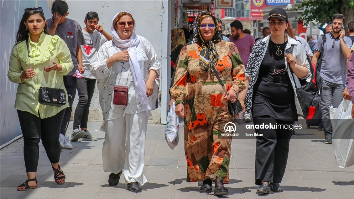 دهها هزار ایرانی امسال به شهر وان ترکیه سفر کردند