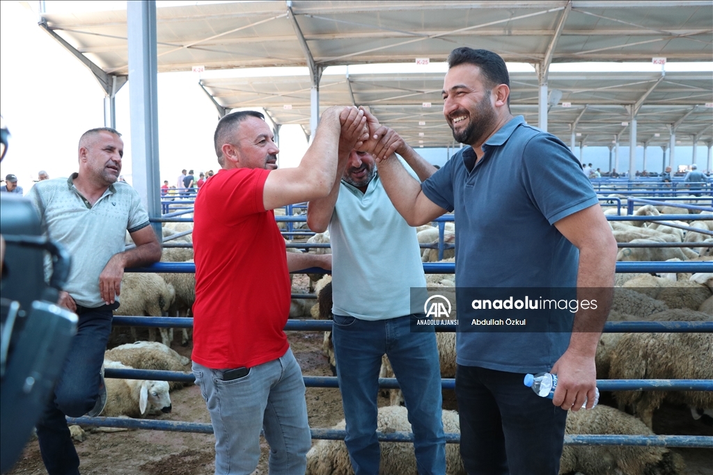 İç Anadolu'da arife gününde çarşılarda hareketlilik