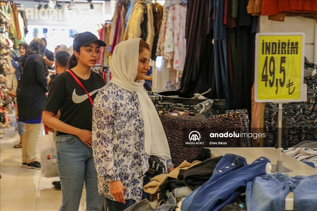 دهها هزار ایرانی امسال به شهر وان ترکیه سفر کردند