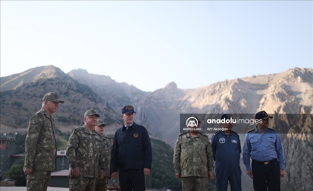 Bakan Akar ve TSK komuta kademesi, Dağlıca'da incelemelerde bulundu