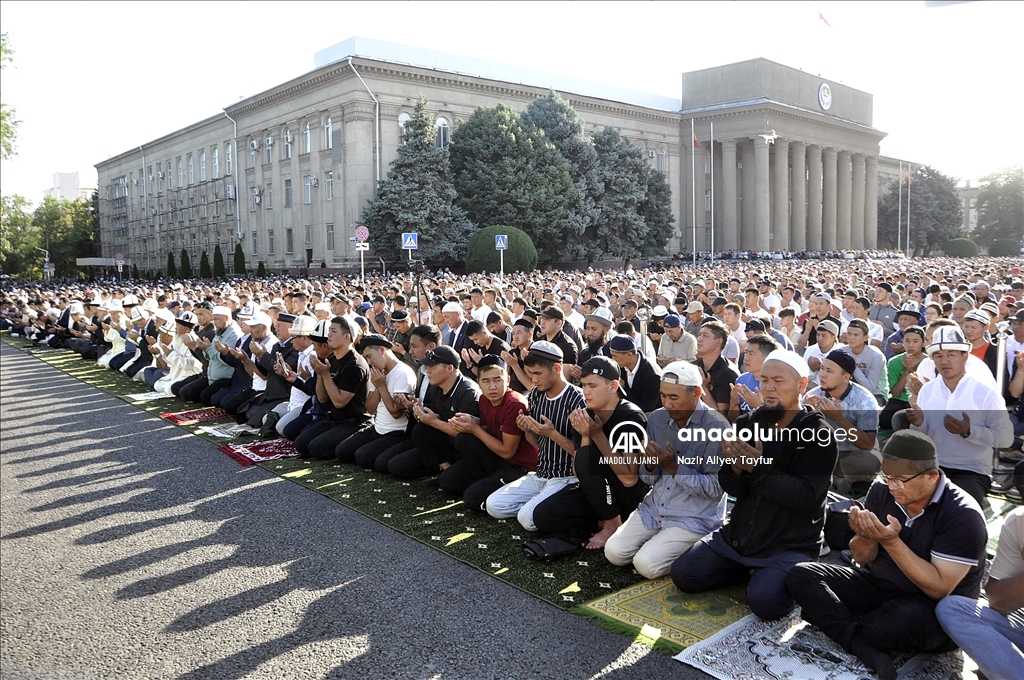 Kırgızistan'da Kurban Bayramı namazı kılındı