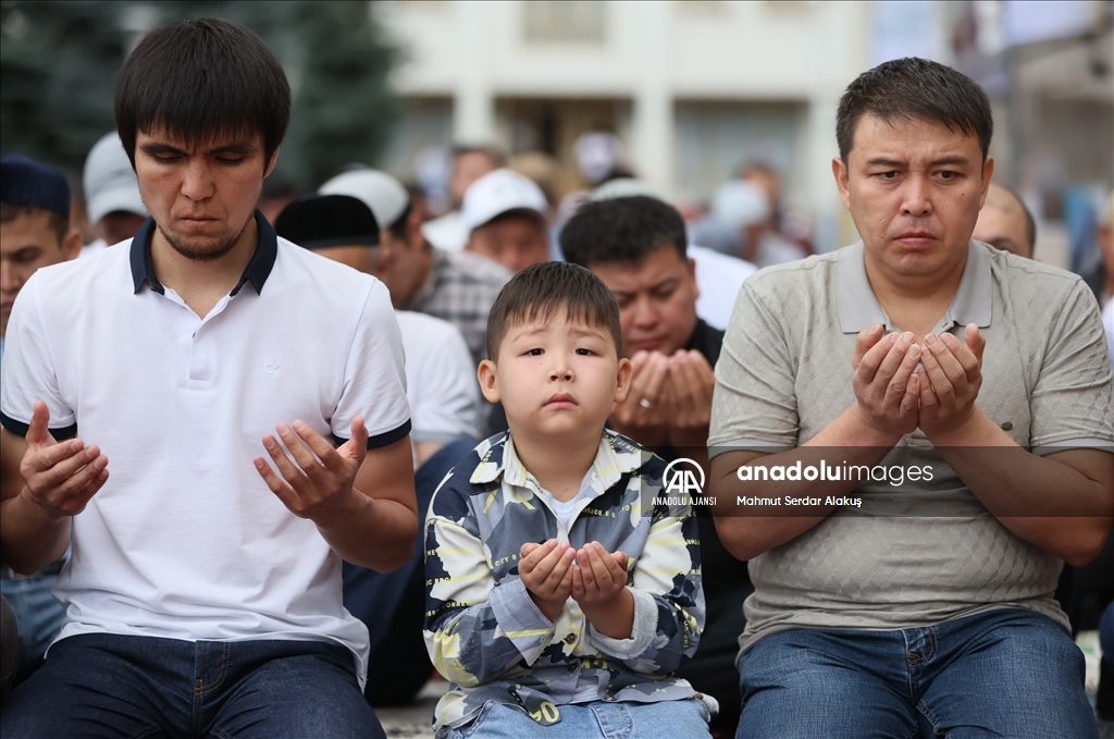 Kazakistan'da Kurban Bayramı namazı kılındı