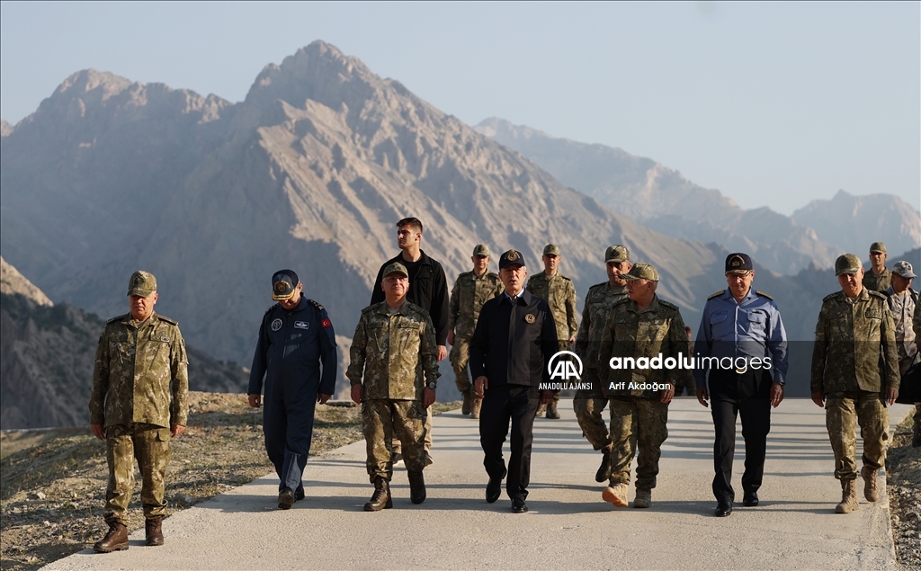 Bakan Akar ve TSK komuta kademesi, Dağlıca'da incelemelerde bulundu