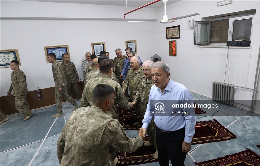 Bakan Akar ve TSK komuta kademesi, Dağlıca'da incelemelerde bulundu