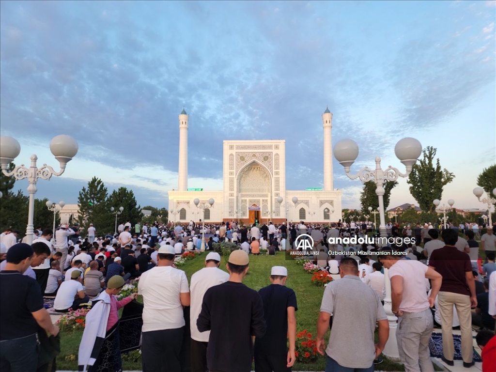 Özbekistan'da Kurban Bayramı namazı kılındı